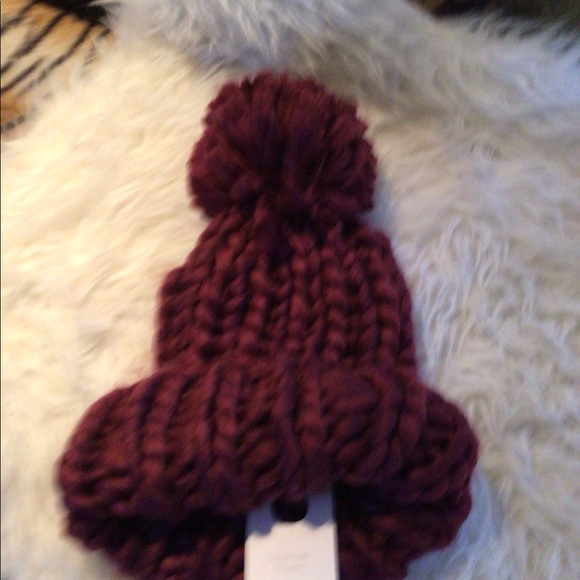 Wyeth by Todd Magill Accessories - SOOLD ❌❌❌NEW! Wyeth wine huge Pom beanie